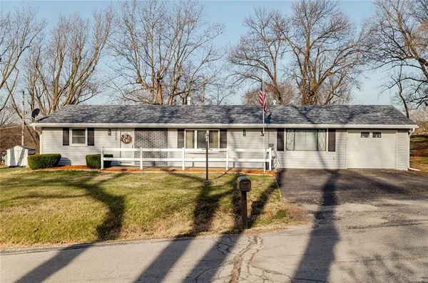 $179,900 | 2208 Millwood Drive, Atchison, KS 66002