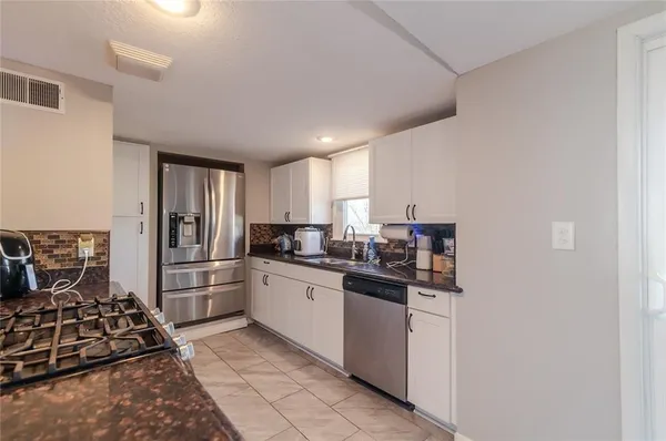 $179,900 | 2208 Millwood Drive, Atchison, KS 66002