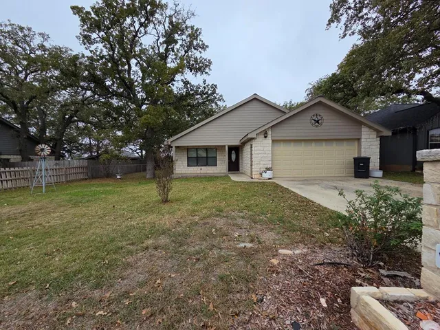 $2,300 | 237 Green Oaks Loop, Fredericksburg, TX 78624