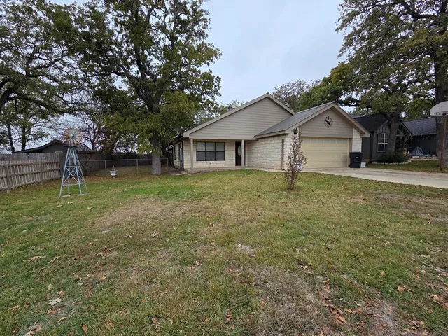 $2,300 | 237 Green Oaks Loop, Fredericksburg, TX 78624