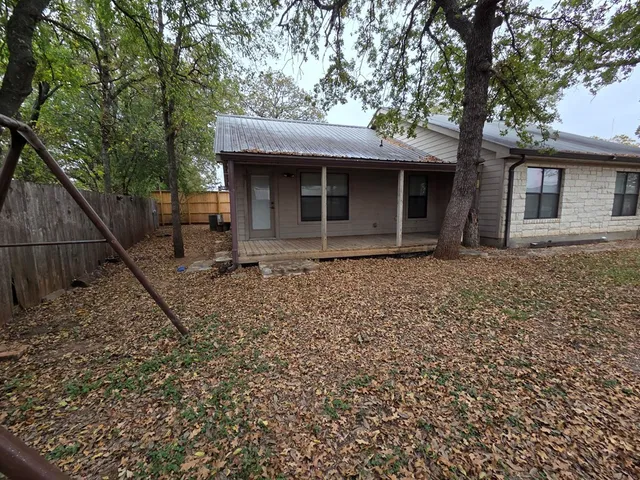 $2,300 | 237 Green Oaks Loop, Fredericksburg, TX 78624