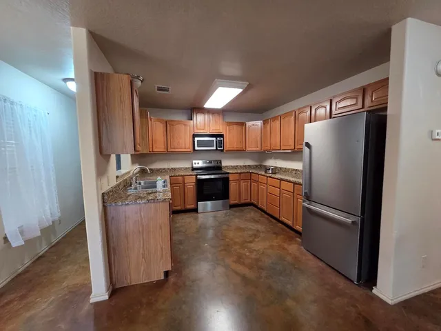 $2,300 | 237 Green Oaks Loop, Fredericksburg, TX 78624