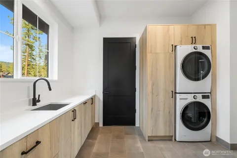 a view of a kitchen with washer and dryer