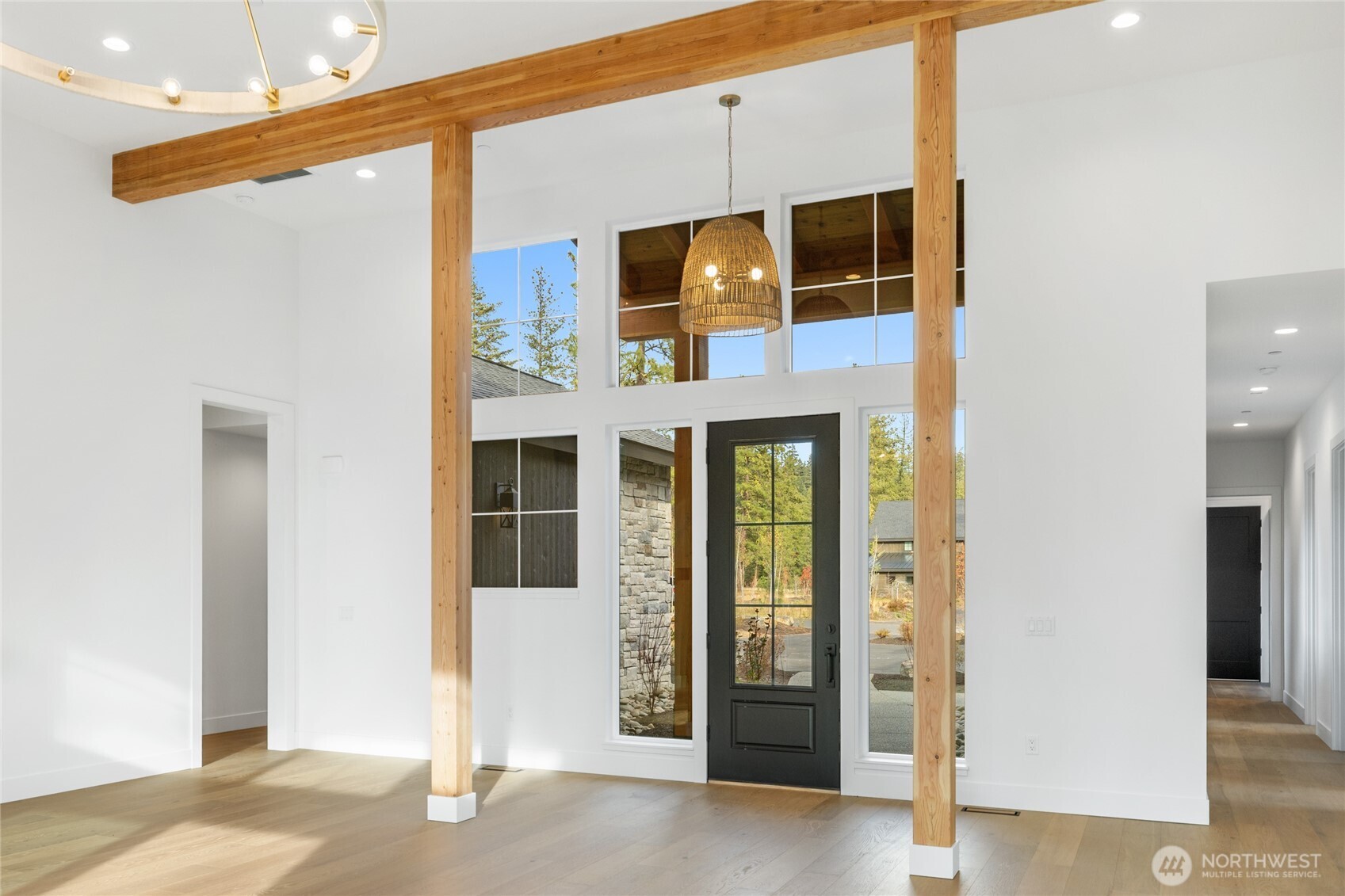 1680 Wanawish Loop Cle Elum, WA 98922 - Photo 10 of 28 a very nice looking room with a large window