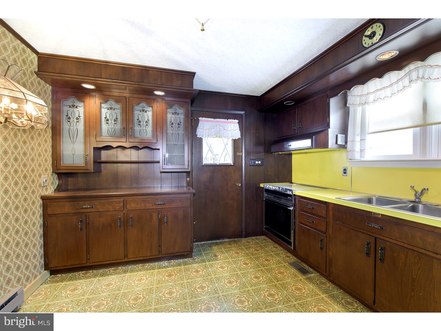 916 Center Road Leesport, PA 19533 - Photo 5 of 14 Kitchen