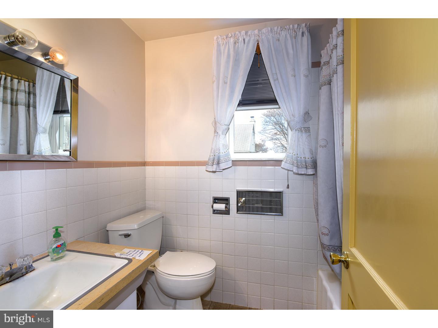 916 Center Road Leesport, PA 19533 - Photo 8 of 14 Bathroom