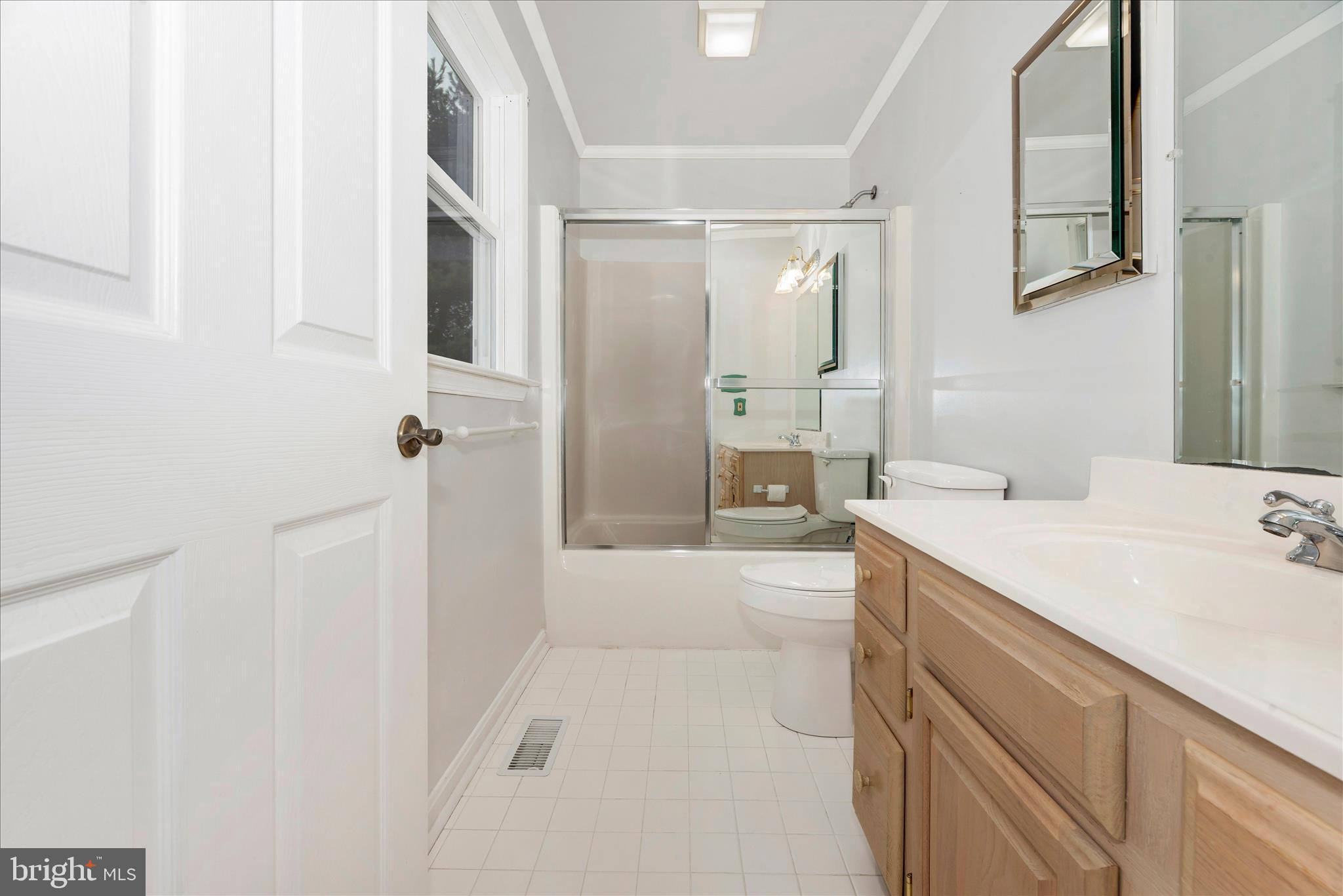 293 Hahn Road Westminster, MD 21157 - Photo 24 of 47 Primary Bathroom