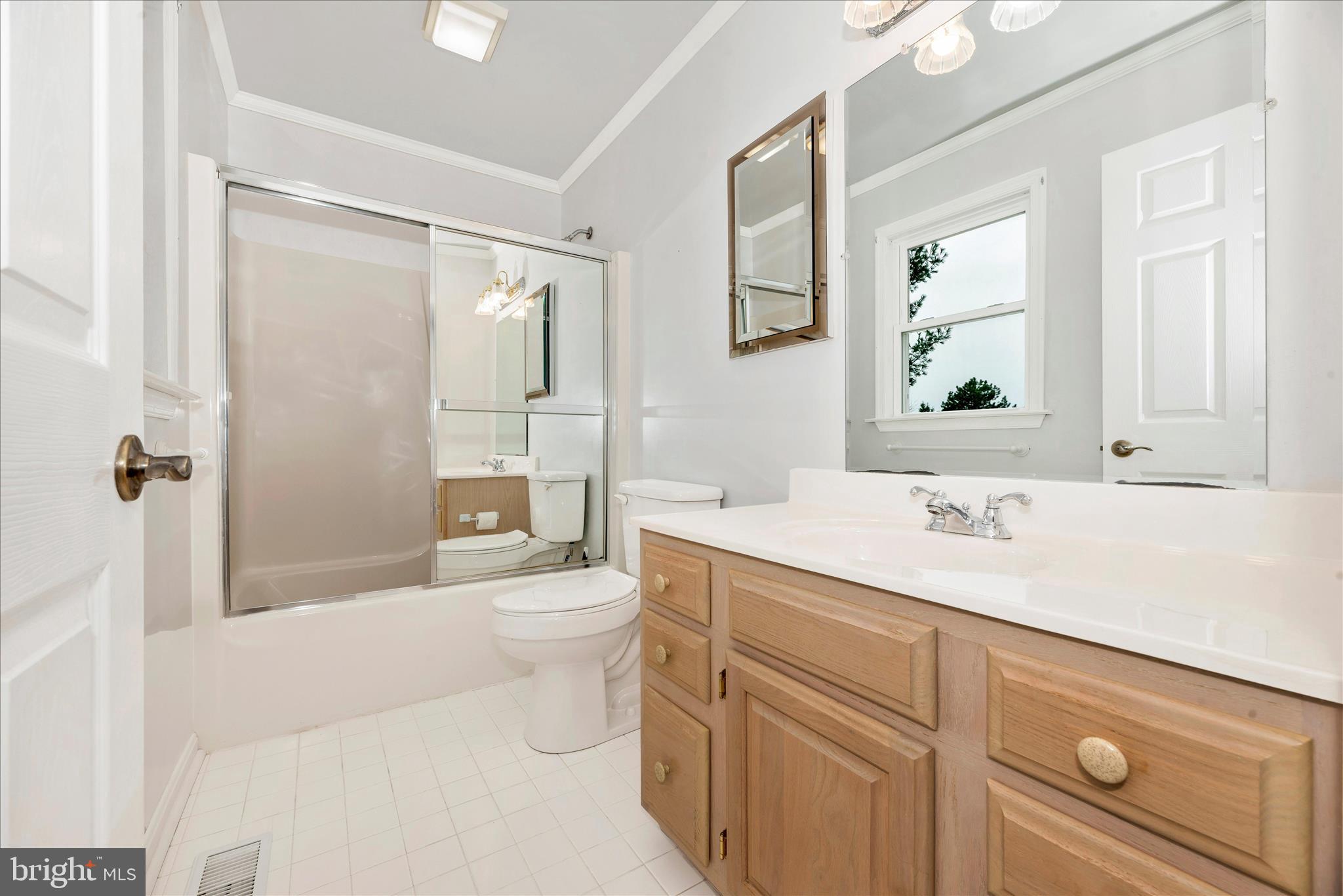 293 Hahn Road Westminster, MD 21157 - Photo 6 of 47 Primary Bathroom