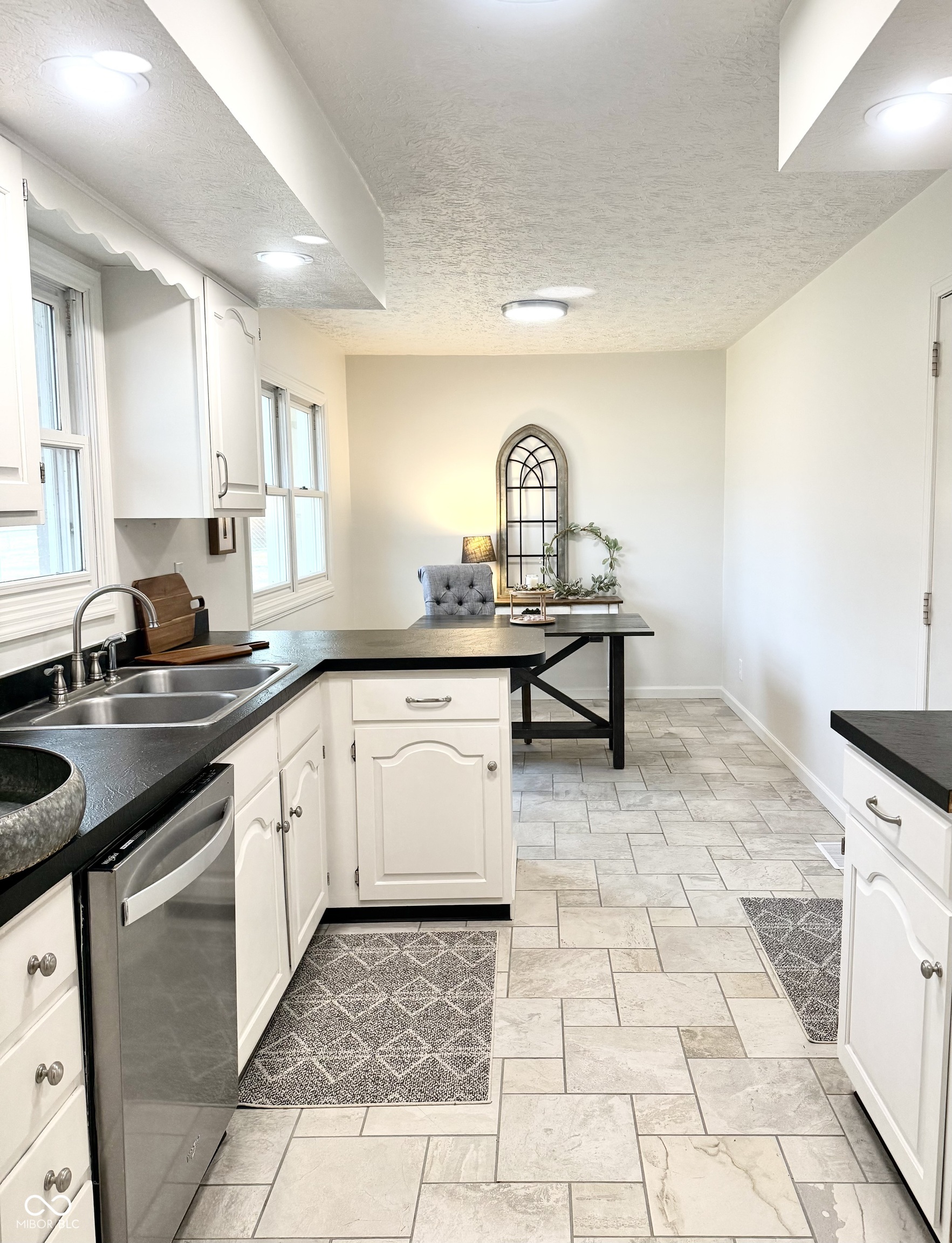 1737 Brer Rabbit Drive Greenwood, IN 46143 - Photo 5 of 55