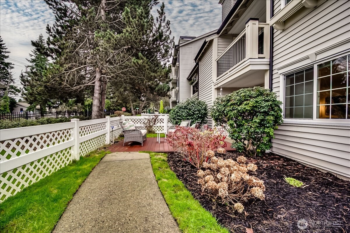 12404 East Gibson Road, Unit D101 Everett, WA 98204 - Photo 20 of 35