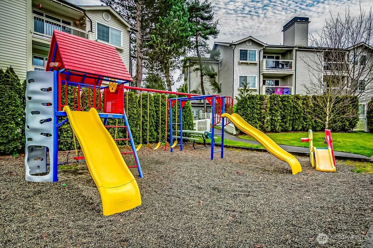 12404 East Gibson Road, Unit D101 Everett, WA 98204 - Photo 33 of 35