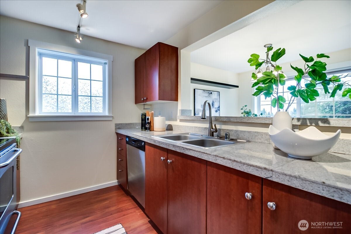 12404 East Gibson Road, Unit D101 Everett, WA 98204 - Photo 4 of 35