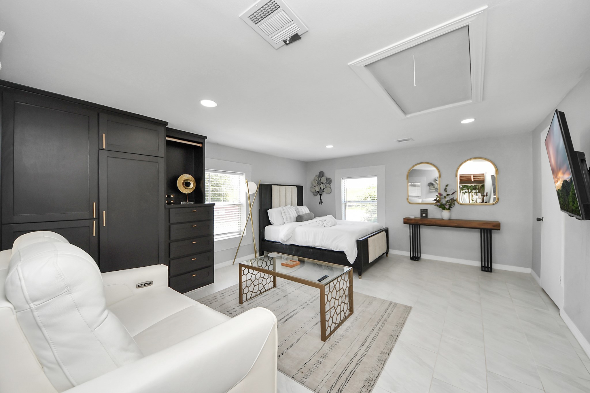 28222 Margerstadt Road Waller, TX 77484 - Photo 21 of 50 Well appointed primary suite designed for relaxation.