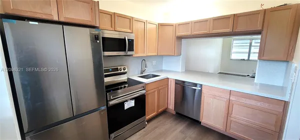 $1,750 | 2200 Park Lane, Unit 302, Hollywood, FL 33021