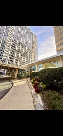 $169,900 | 4250 North Marine Drive, Unit 2414, Chicago, IL 60613