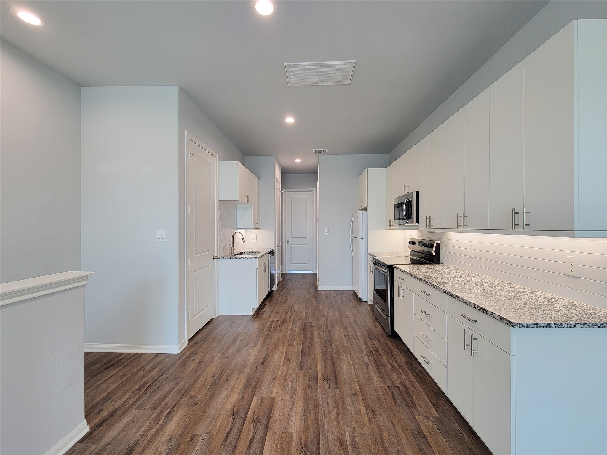 4908 Paradigm Ln Spring Spring, TX 77379 - Photo 10 of 37 Gallery Image 10