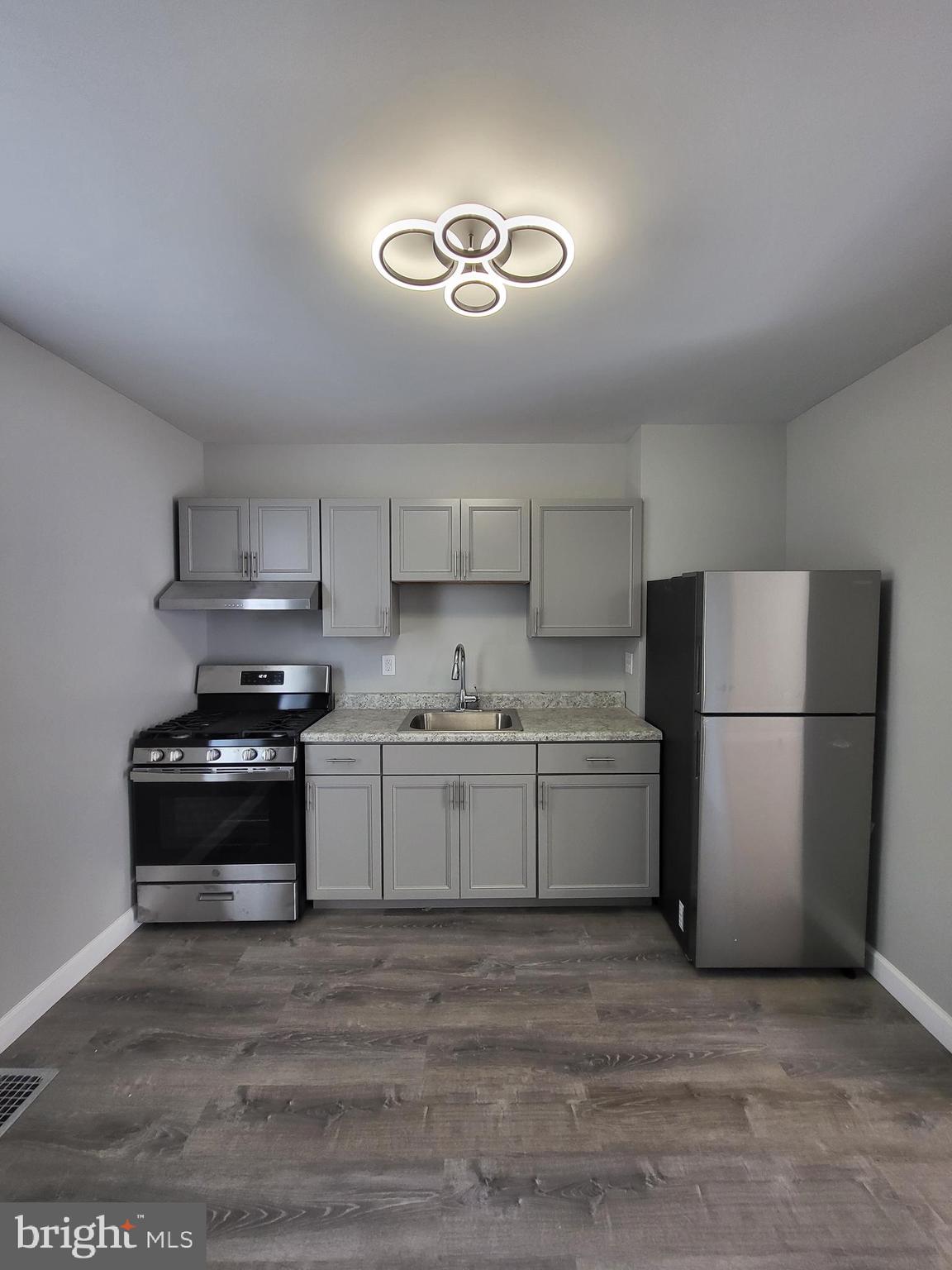 122 Rose Street Reading, PA 19601 - Photo 3 of 29