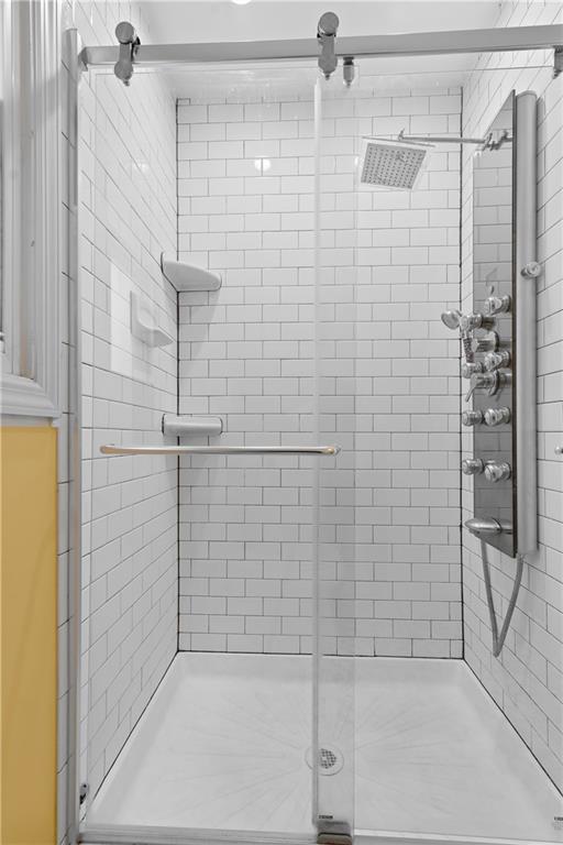 237 North Woodlawn Road Butler, PA 16001 - Photo 25 of 37 a bathroom with a shower
