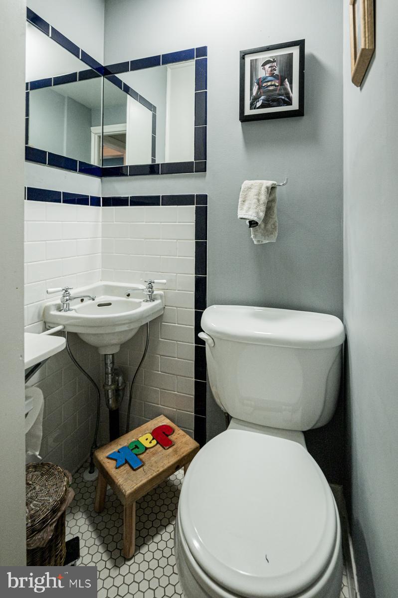 2219 Arden Road Baltimore, MD 21209 - Photo 34 of 44 3rd Floor Full Bathroom