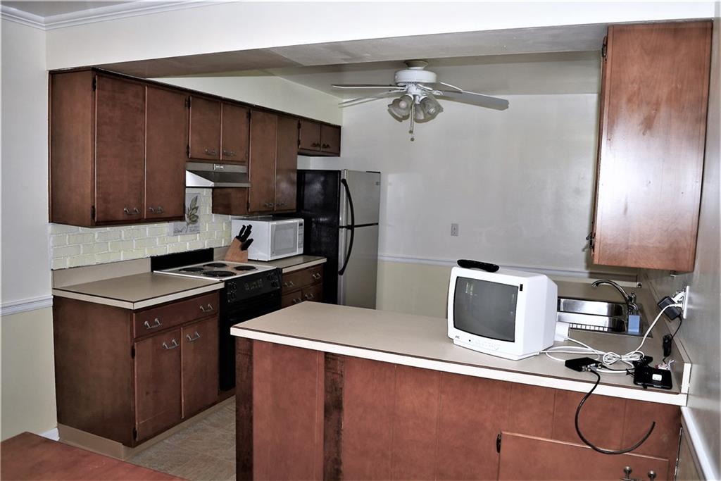 313 Woodcroft Road Economy, PA 15005 - Photo 4 of 23 Kitchen