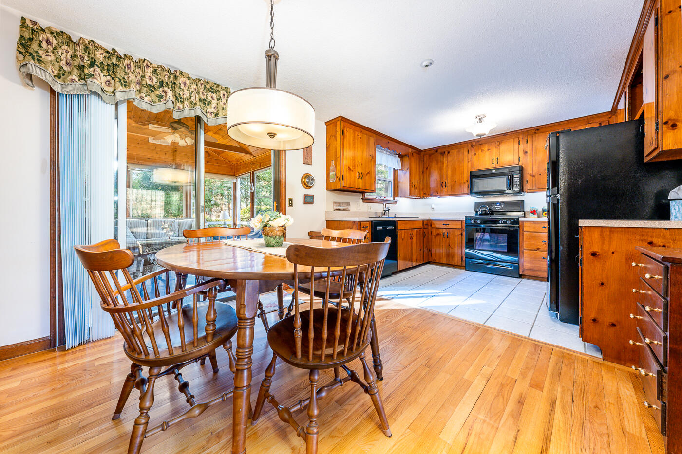 5 General Lawrence Road Yarmouth, MA 02664 - Photo 7 of 23 dine2