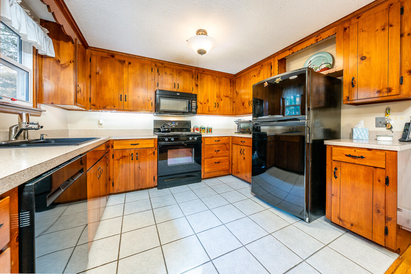 5 General Lawrence Road Yarmouth, MA 02664 - Photo 8 of 23 kitchen2
