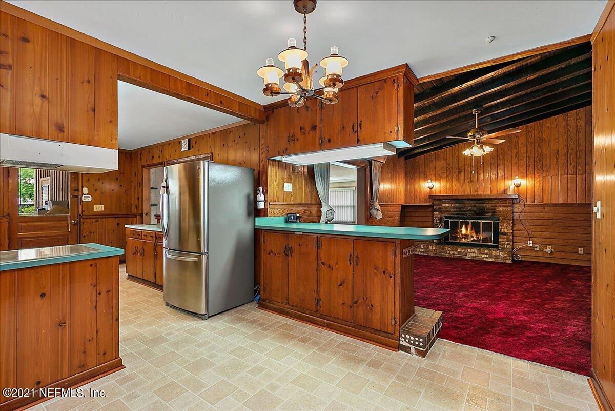 700 Penman Road Neptune Beach, FL 32266 - Photo 7 of 23 07-Dining Area to Family Room