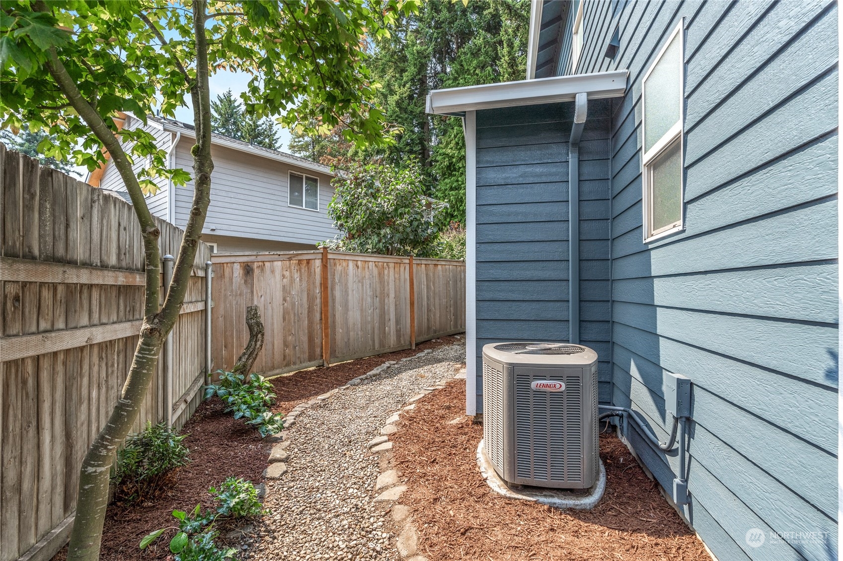6712 Lower Ridge Road Everett, WA 98203 - Photo 4 of 34 a backyard of a house with lots of green space