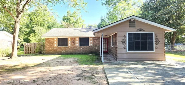$2,100 | 1917 Stuart Avenue, Ocean Springs, MS 39564