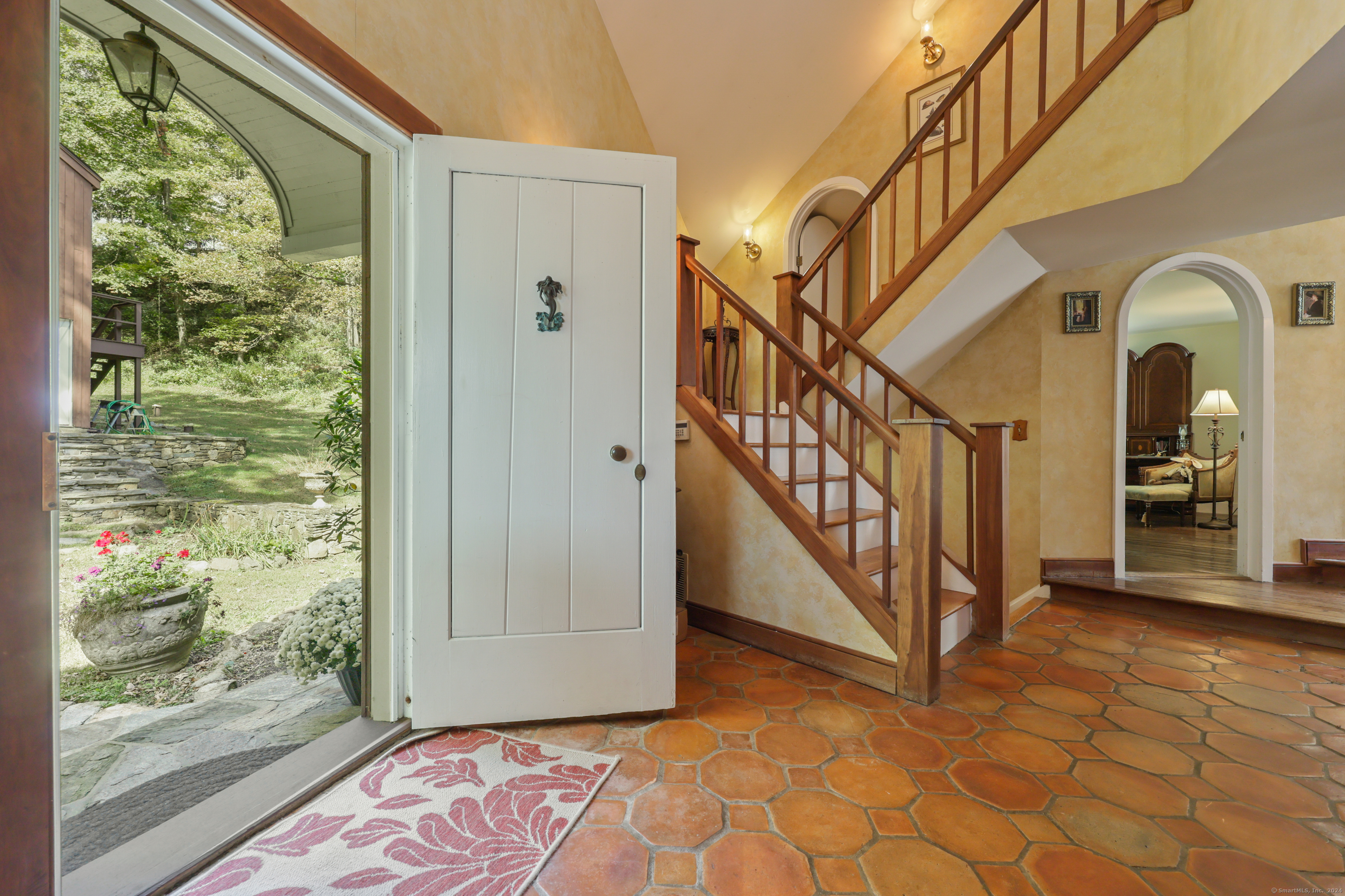 56 Cross Highway Redding, CT 06896 - Photo 5 of 28