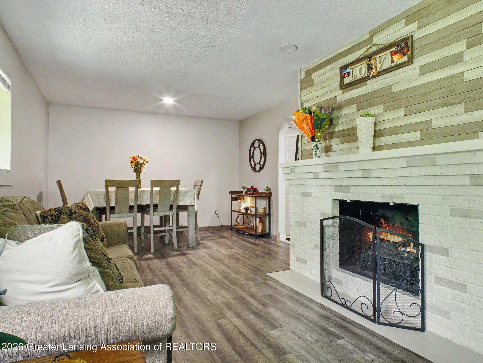 805 Dryer Farm Road Lansing, MI 48917 - Photo 7 of 37