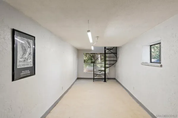 a view of livingroom with furniture
