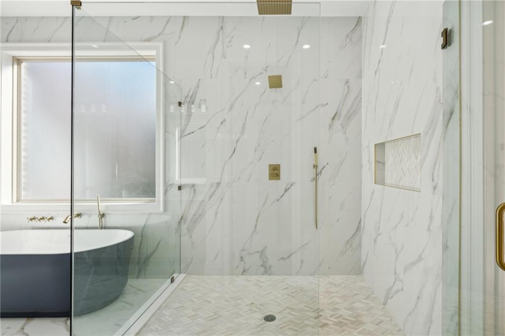 4546 Fawn Path Gainesville, GA 30506 - Photo 35 of 64 a bathroom with a bathtub and a sink