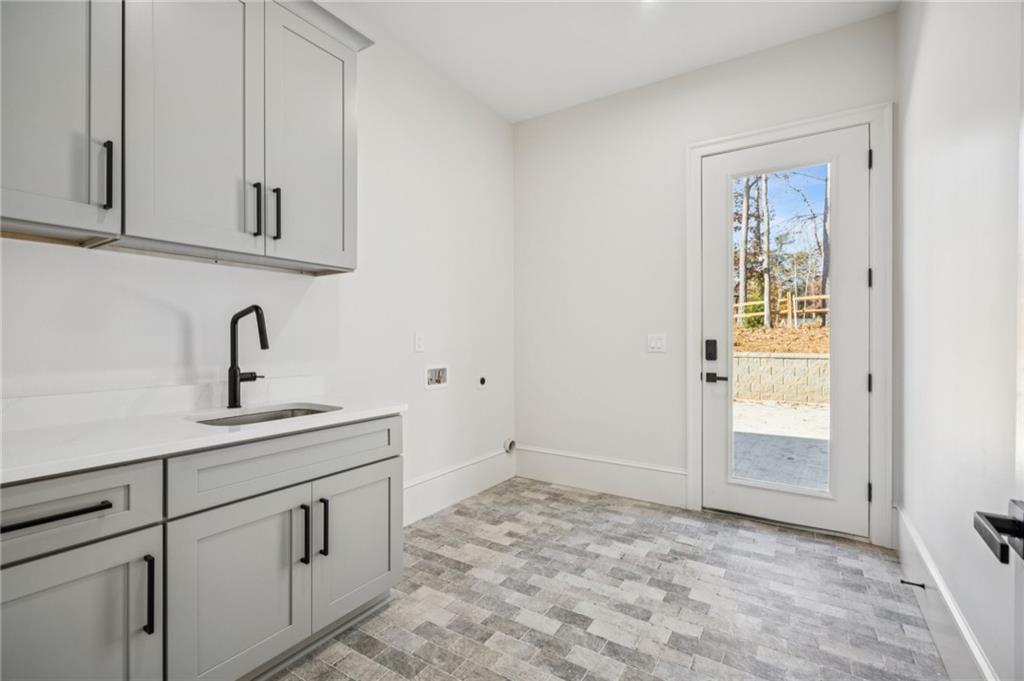 4546 Fawn Path Gainesville, GA 30506 - Photo 41 of 64 a bathroom with a sink and a mirror