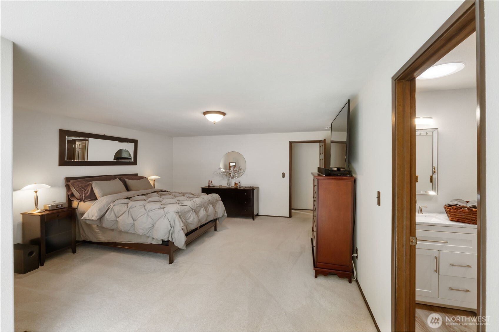 36607 9th Avenue Southwest Federal Way, WA 98023 - Photo 20 of 40 a spacious bedroom with a bed and a lamp