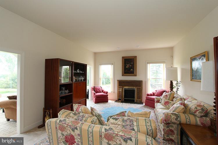 16009 Partnership Road Poolesville, MD 20837 - Photo 12 of 30 Family Room