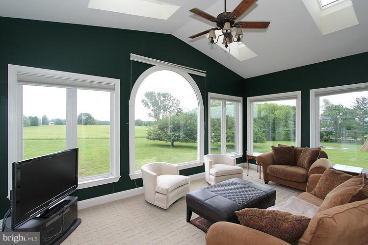 16009 Partnership Road Poolesville, MD 20837 - Photo 13 of 30 Living Room