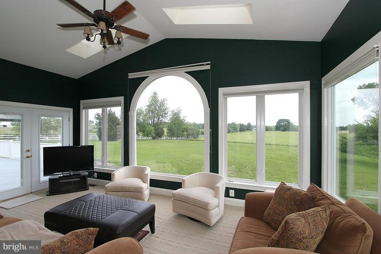 16009 Partnership Road Poolesville, MD 20837 - Photo 14 of 30 Living Room