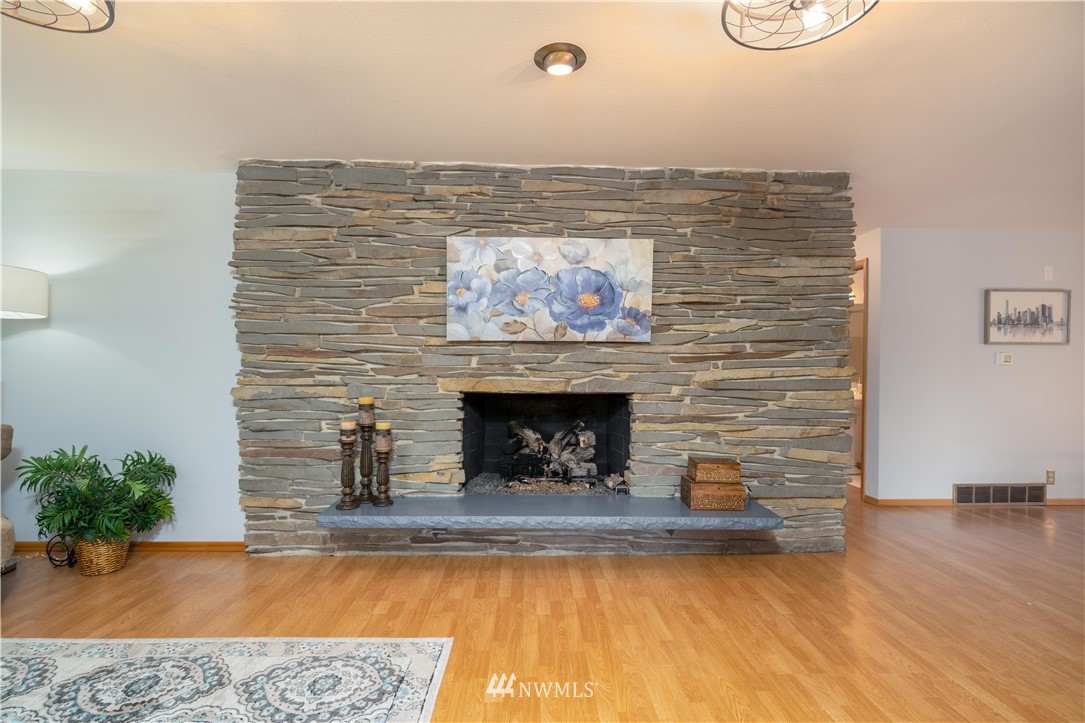 9332 Northeast 175th Street Bothell, WA 98011 - Photo 12 of 34 Gallery Image 12