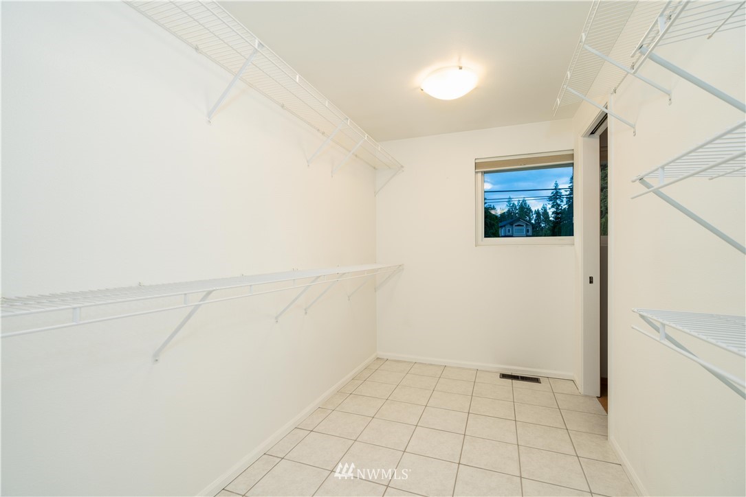 9332 Northeast 175th Street Bothell, WA 98011 - Photo 17 of 34 Gallery Image 17