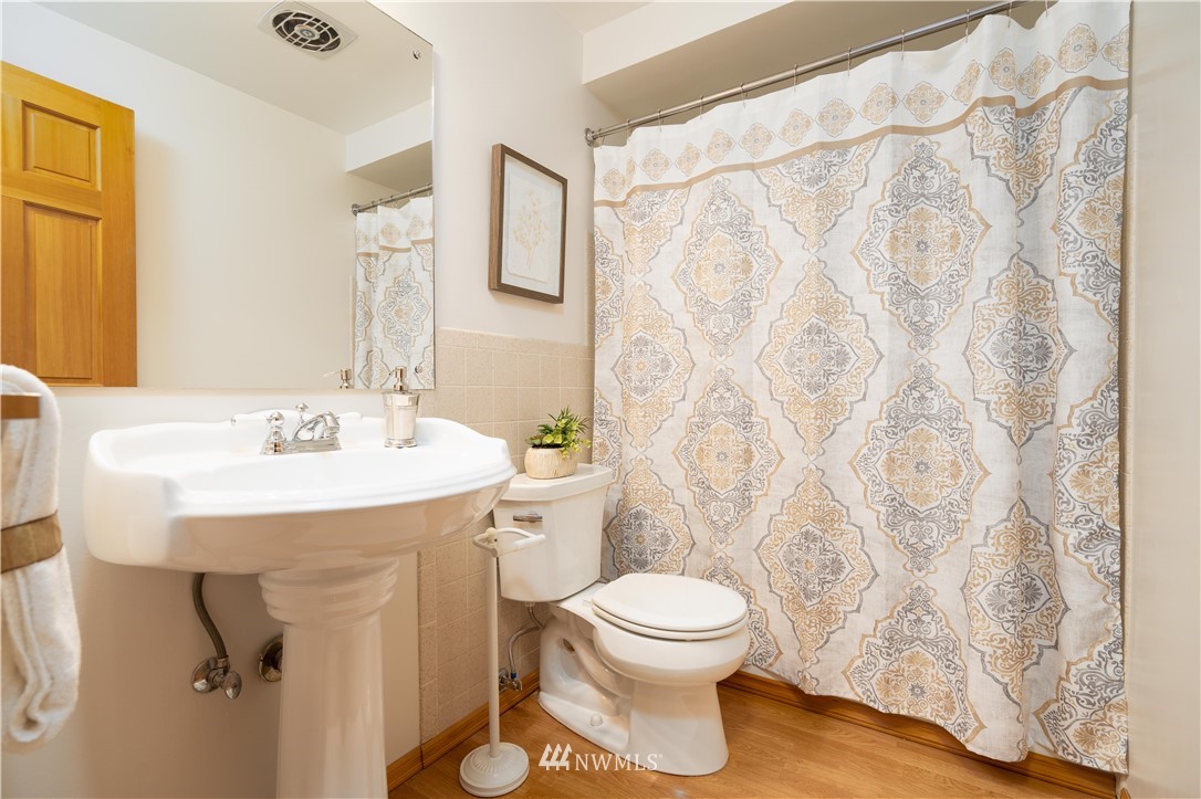 9332 Northeast 175th Street Bothell, WA 98011 - Photo 19 of 34 Gallery Image 19