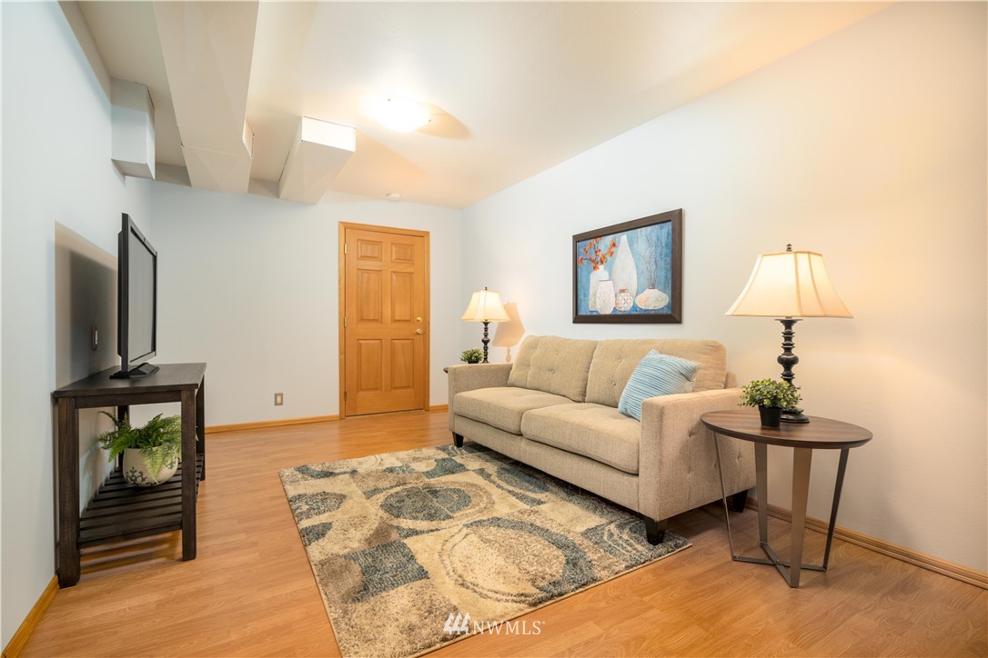 9332 Northeast 175th Street Bothell, WA 98011 - Photo 23 of 34 Gallery Image 23