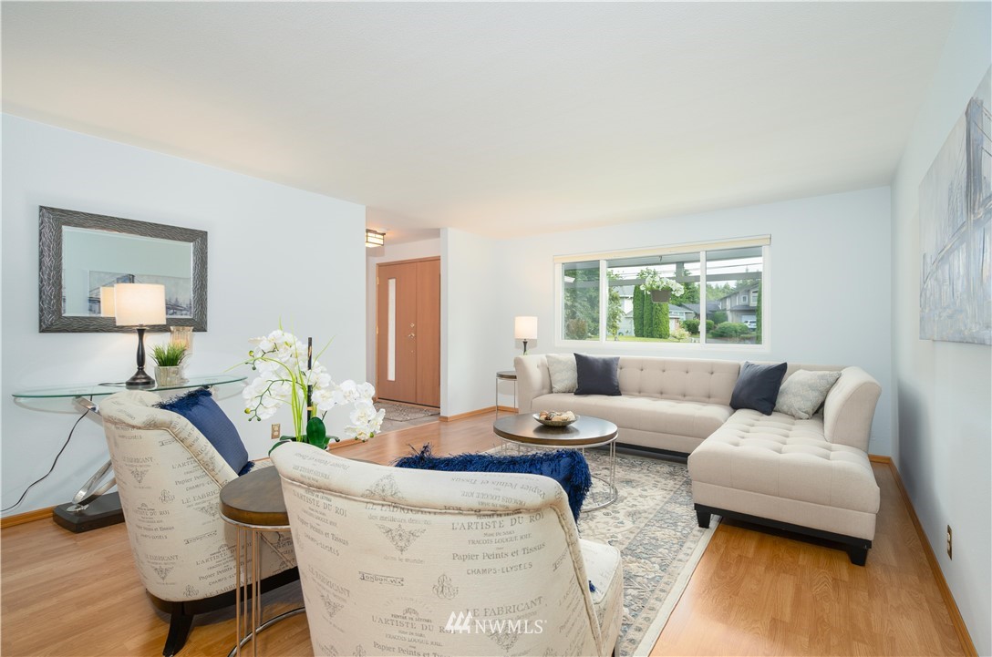 9332 Northeast 175th Street Bothell, WA 98011 - Photo 4 of 34 Gallery Image 4
