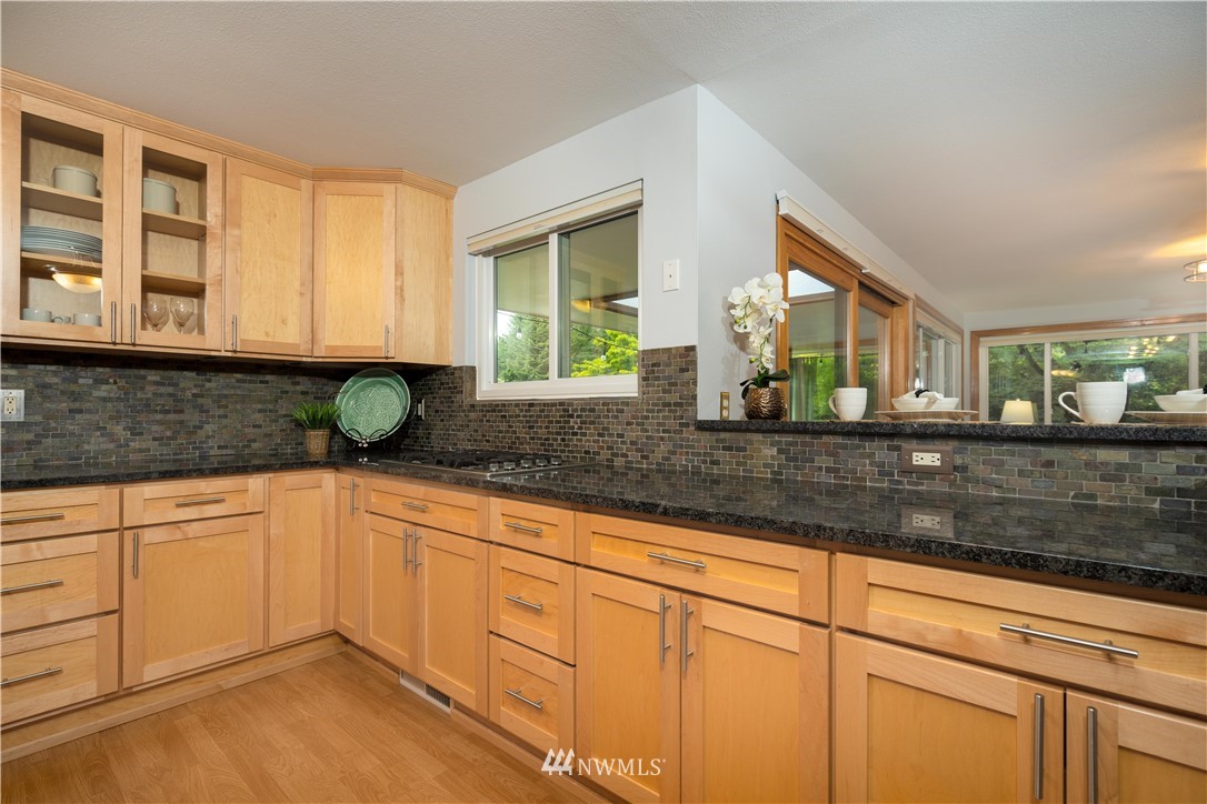 9332 Northeast 175th Street Bothell, WA 98011 - Photo 10 of 34 Gallery Image 10