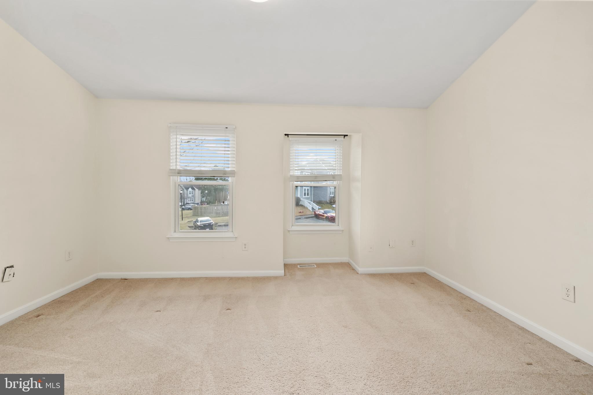 15372 Gunsmith Terrace Woodbridge, VA 22191 - Photo 17 of 37 an empty room with windows
