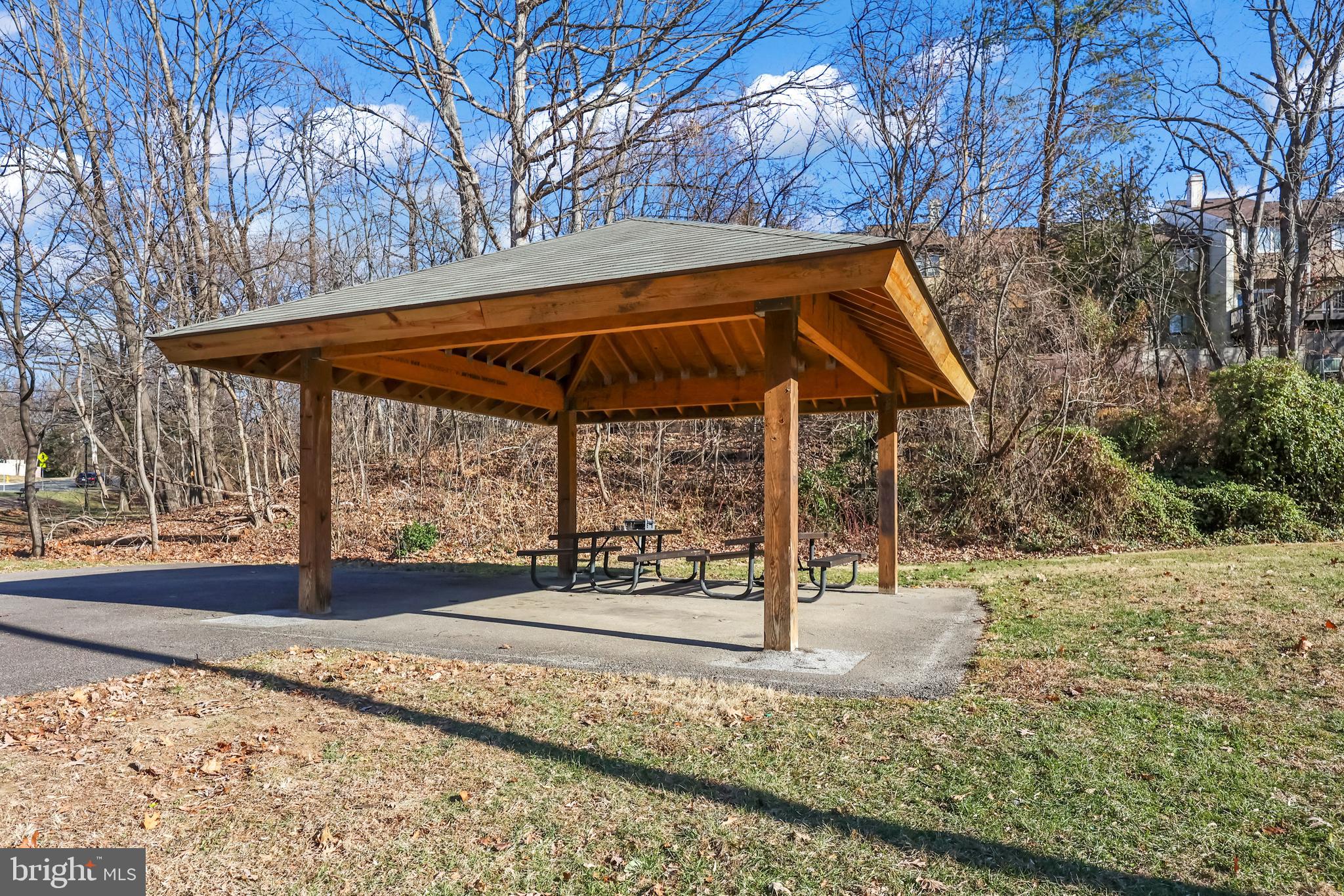 15372 Gunsmith Terrace Woodbridge, VA 22191 - Photo 34 of 37 a backyard of a house with table and chairs under an umbrella