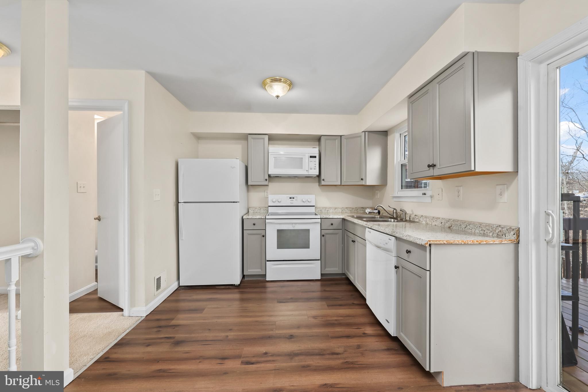 15372 Gunsmith Terrace Woodbridge, VA 22191 - Photo 8 of 37 a kitchen with granite countertop white cabinets and white appliances