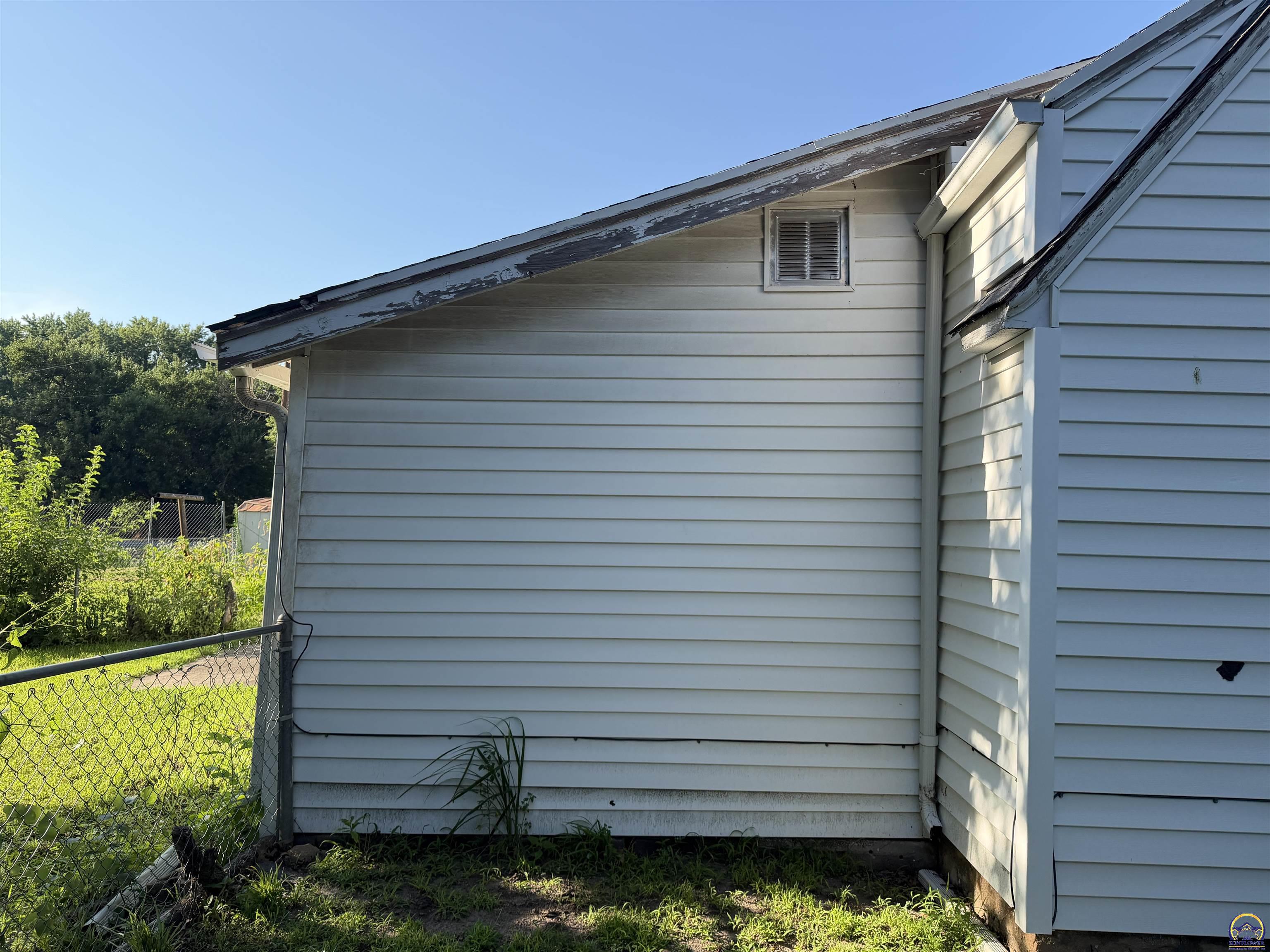 941 Southwest Webster Avenue Topeka, KS 66606 - Photo 5 of 14