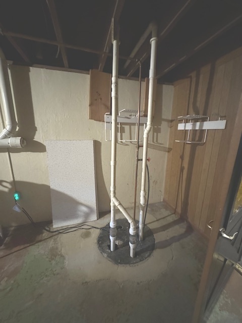 1518 Sharon Road Streator, IL 61364 - Photo 32 of 37 a view of a room with gym equipment