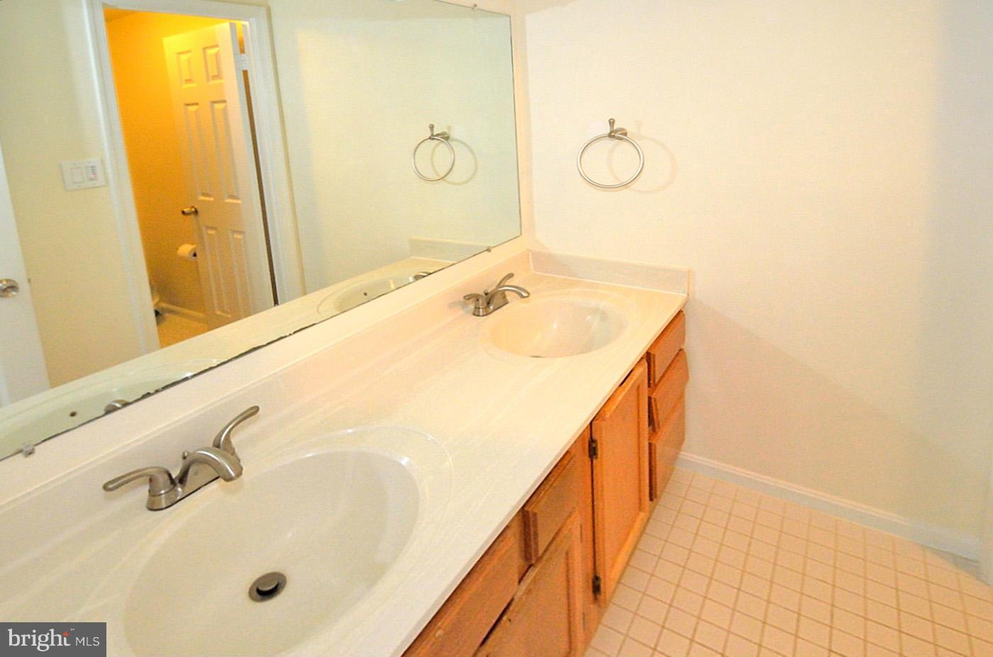 1706 Quietree Drive Reston, VA 20194 - Photo 13 of 15 Bath